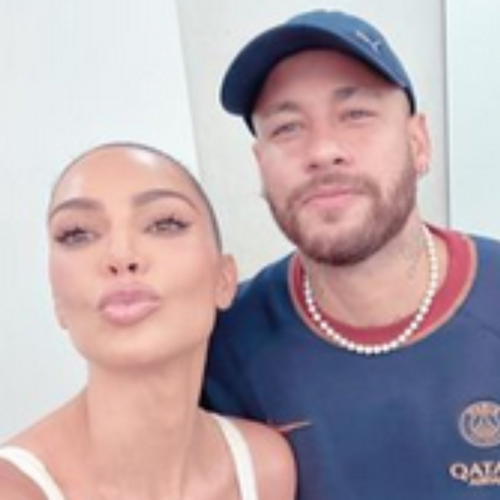 Kim Kardashian posta vídeo de Neymar dançando funk com seu filho