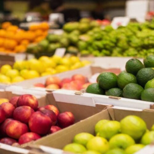 Benefícios e armadilhas das frutas na alimentação: saiba como encontrar equilíbrio para uma dieta saudável.