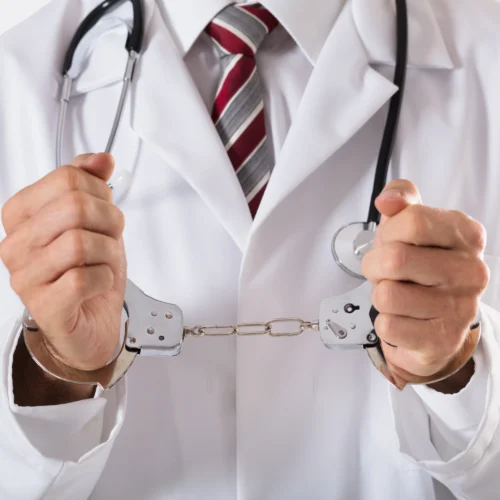 Médico é condenado a indenizar família de paciente morta durante lipoaspiração